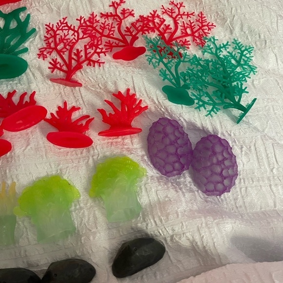 Ocean Pieces For Water Play - 32 Pieces - Picture 5 of 6